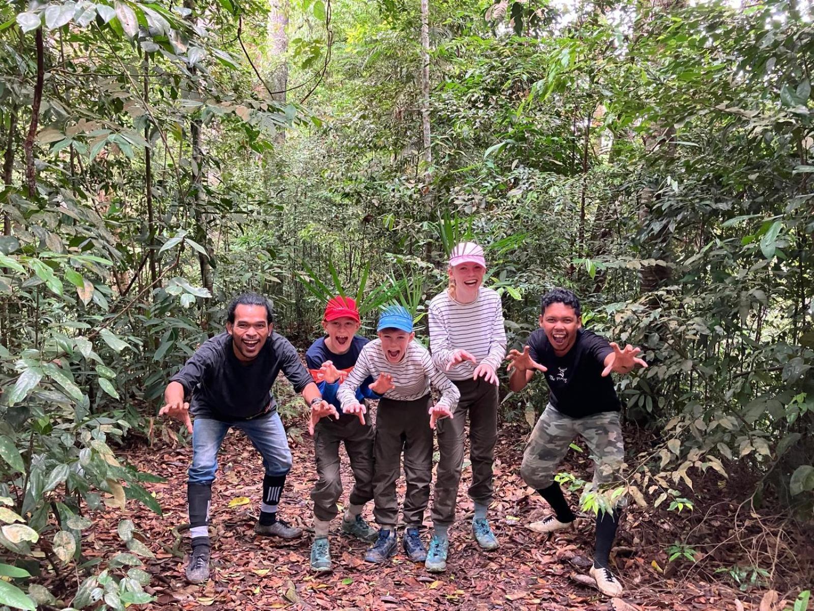 Pongo Guest House & Jungle Trekking Bukit Lawang Luaran gambar